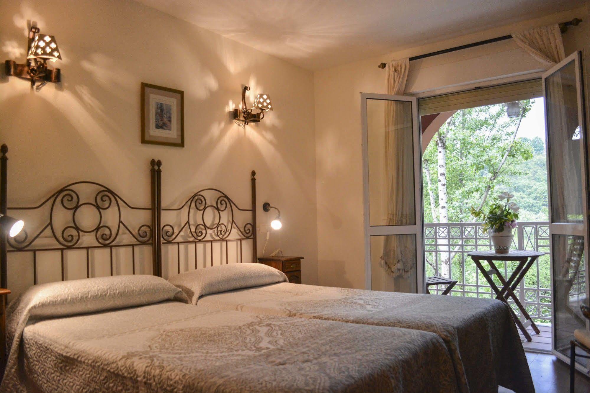 Hotel Azabache Susierra Onís Buitenkant foto
