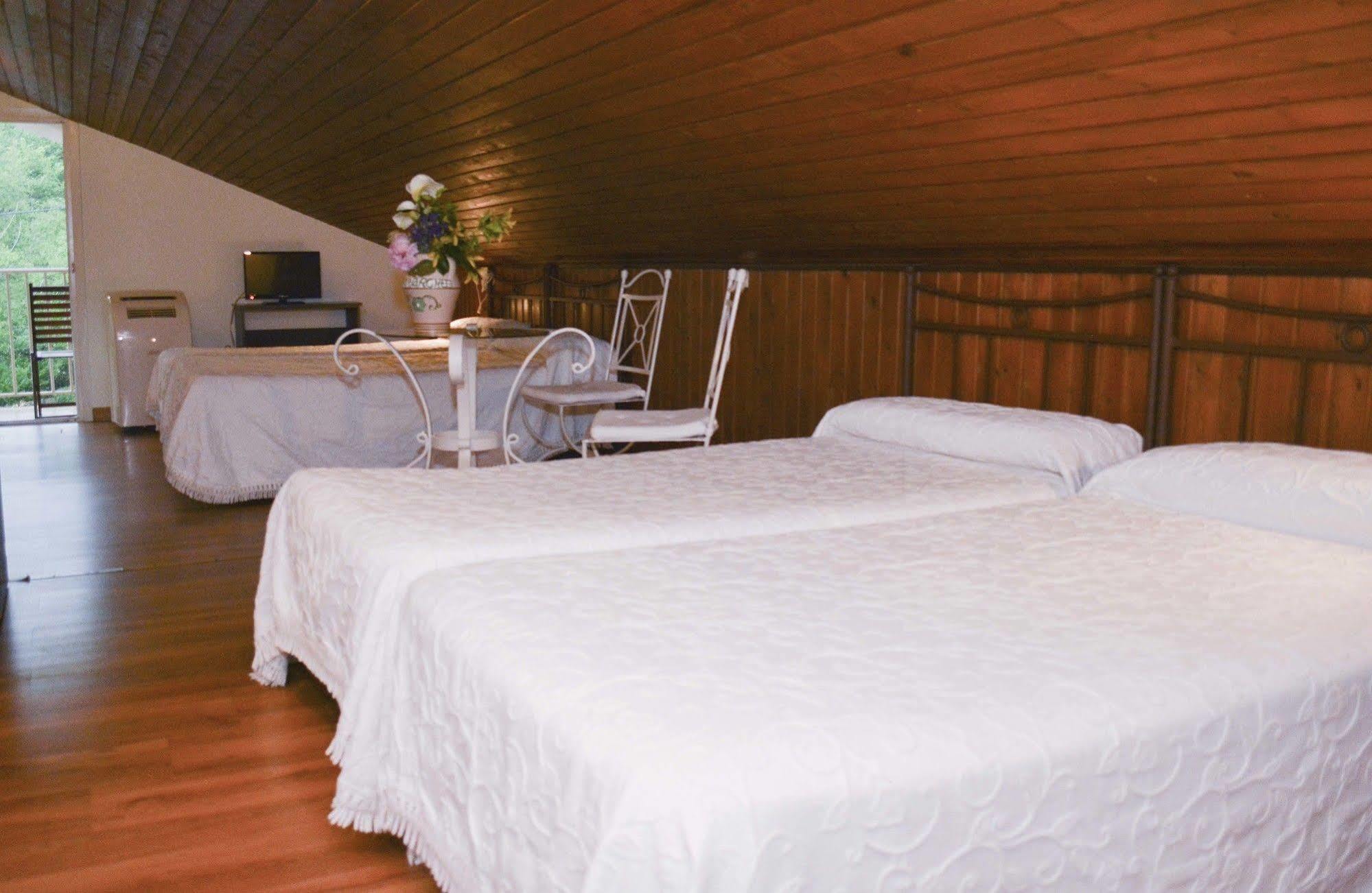 Hotel Azabache Susierra Onís Buitenkant foto
